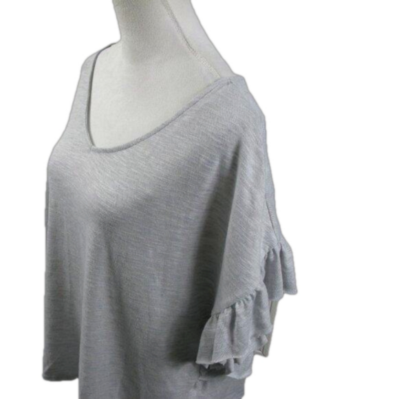 a.n.a Light Gray Wide Flutter Short Sleeve V-Neck Top Size XL - Picture 2 of 5